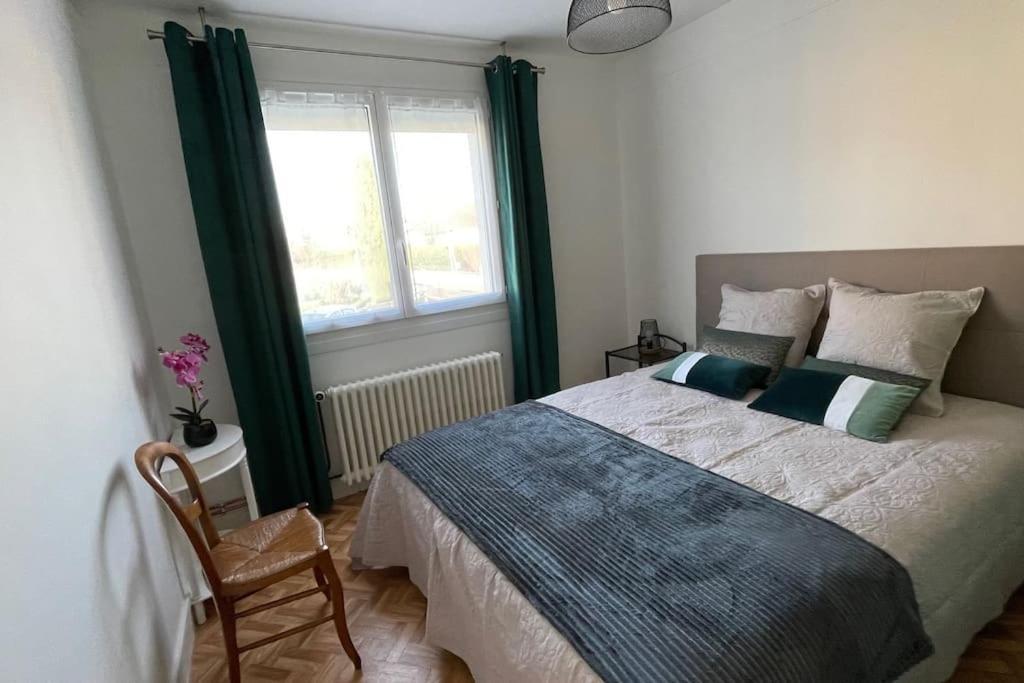 Maison 4 Personnes Dans Village Coeur Du Perche Avec Toutes Commodites Min 2 Nuits